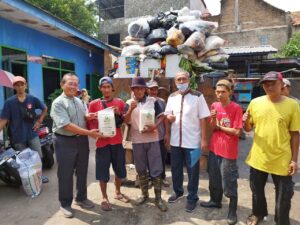 Read more about the article LAZ ZAKATEL Distribusikan 21 Ton Beras Untuk Masyarakat Miskin dan Dhuafa